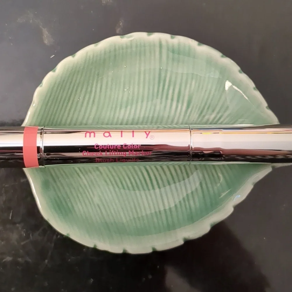 Cheek Lifting Marker
